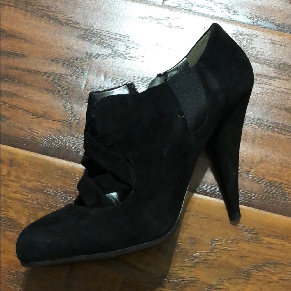 Shoes - Picture 2 of 4